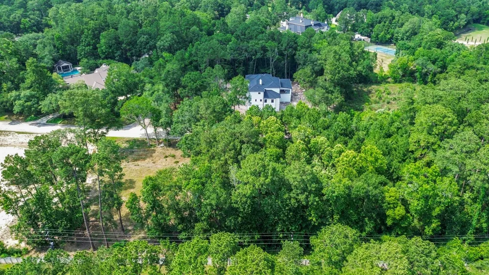 22 Majestic Falls Drive Kingwood, TX 77339