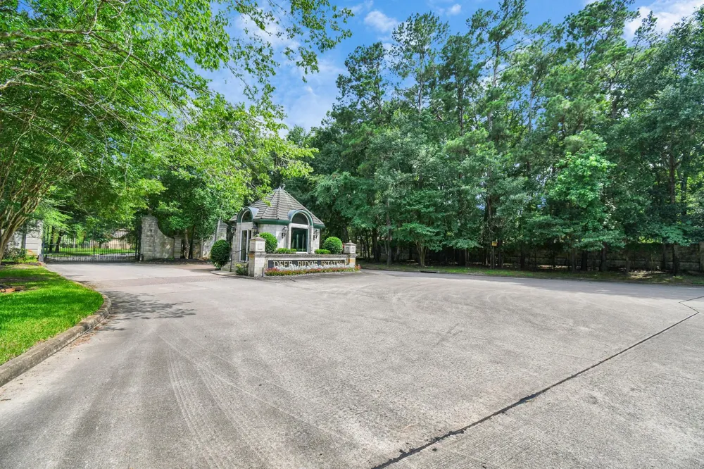 22 Majestic Falls Drive Kingwood, TX 77339