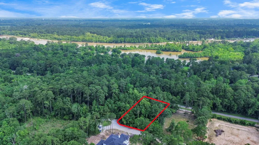 22 Majestic Falls Drive Kingwood, TX 77339