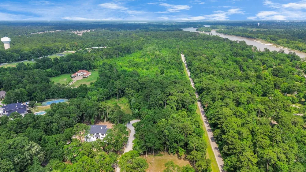 22 Majestic Falls Drive Kingwood, TX 77339