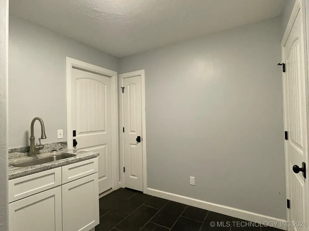 1120 E St Andrews Circle Cushing, OK 74023