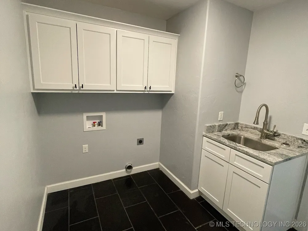 1120 E St Andrews Circle Cushing, OK 74023