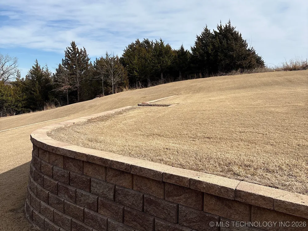 1120 E St Andrews Circle Cushing, OK 74023