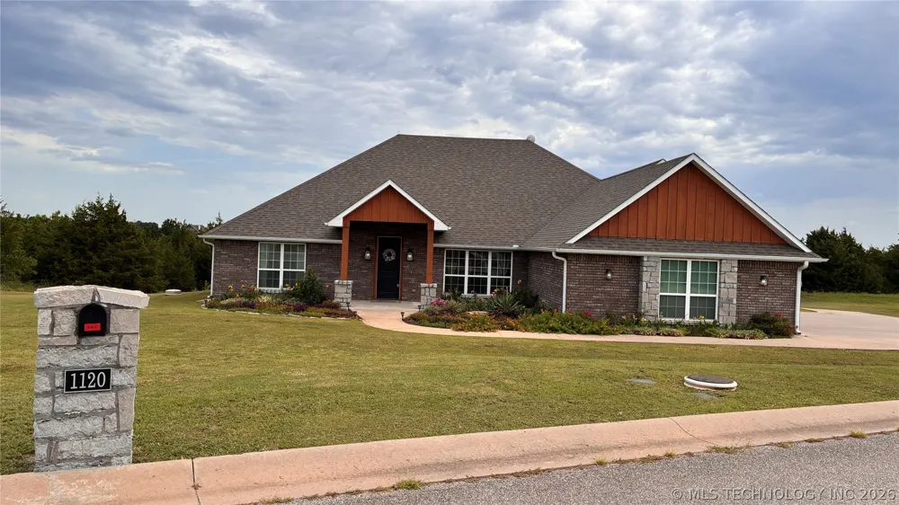 1120 E St Andrews Circle Cushing, OK 74023