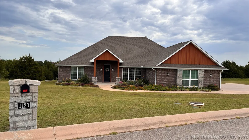1120 E St Andrews Circle Cushing, OK 74023