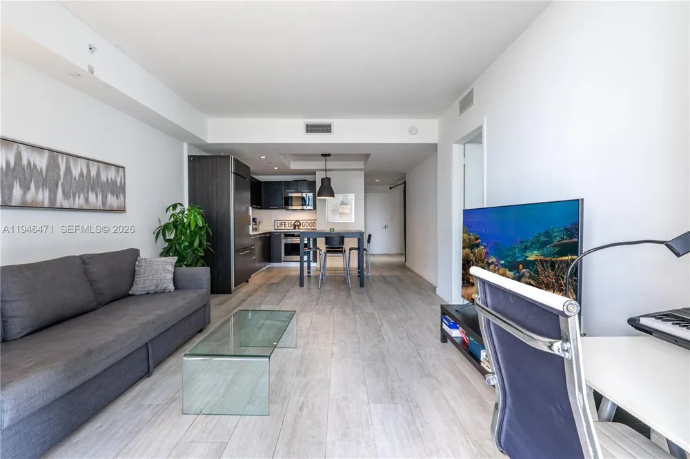 45 SW 9th St #1205 Miami, FL 33130
