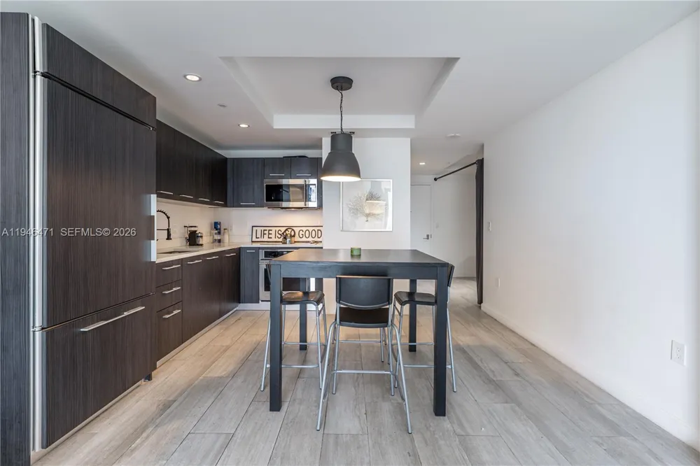 45 SW 9th St #1205 Miami, FL 33130