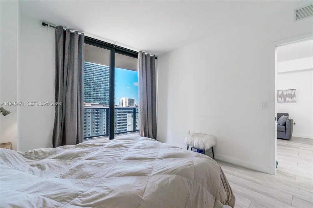 45 SW 9th St #1205 Miami, FL 33130