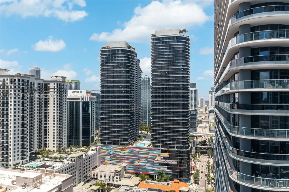 45 SW 9th St #1205 Miami, FL 33130