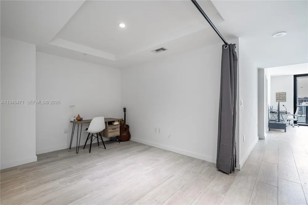 45 SW 9th St #1205 Miami, FL 33130