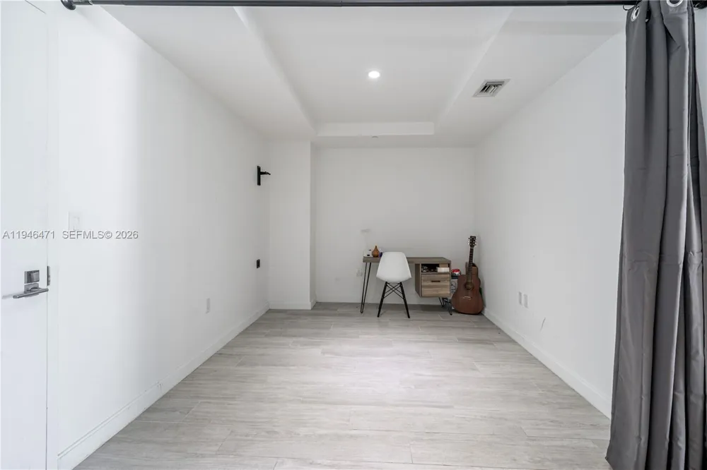 45 SW 9th St #1205 Miami, FL 33130