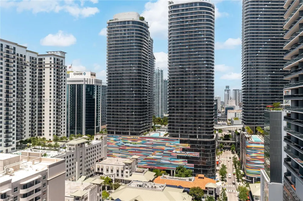 45 SW 9th St #1205 Miami, FL 33130