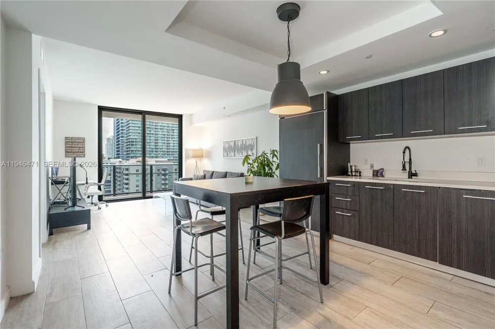45 SW 9th St #1205 Miami, FL 33130