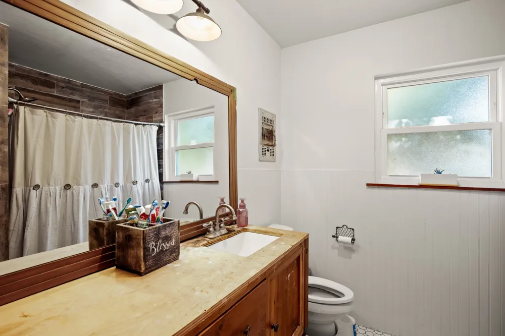 1099 Private Road 1061 Paige, TX 78659