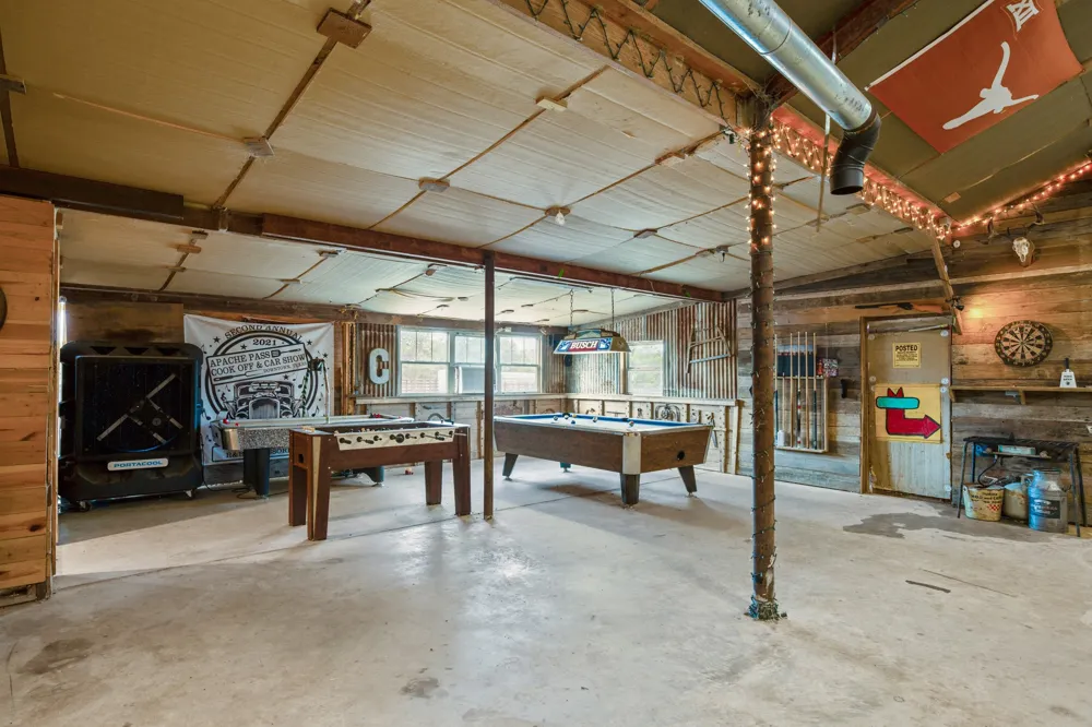 1099 Private Road 1061 Paige, TX 78659