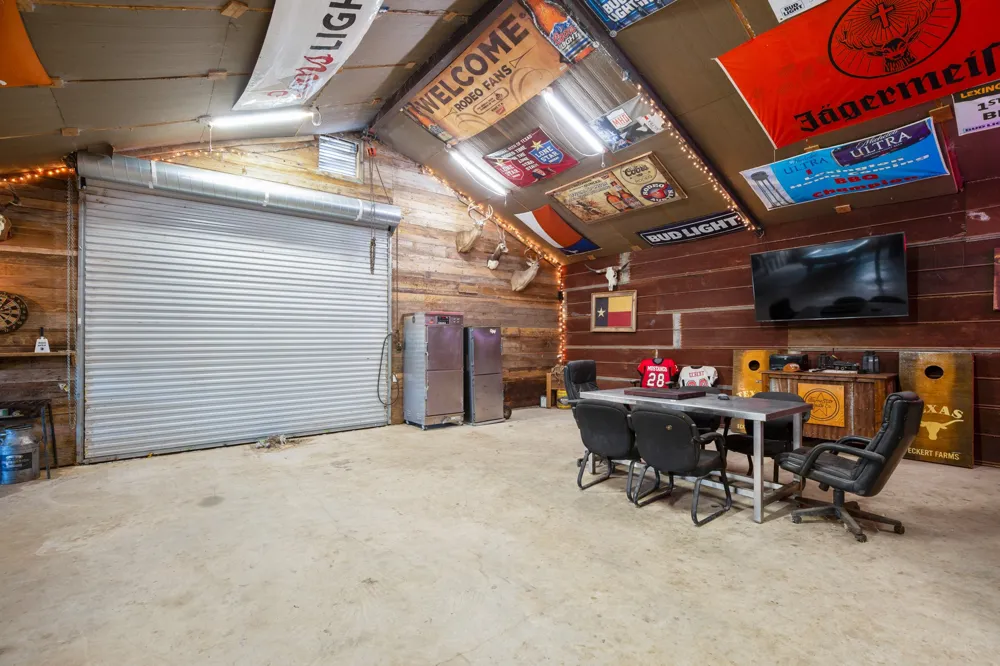 1099 Private Road 1061 Paige, TX 78659