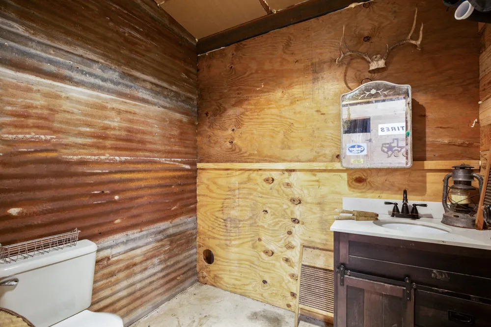 1099 Private Road 1061 Paige, TX 78659