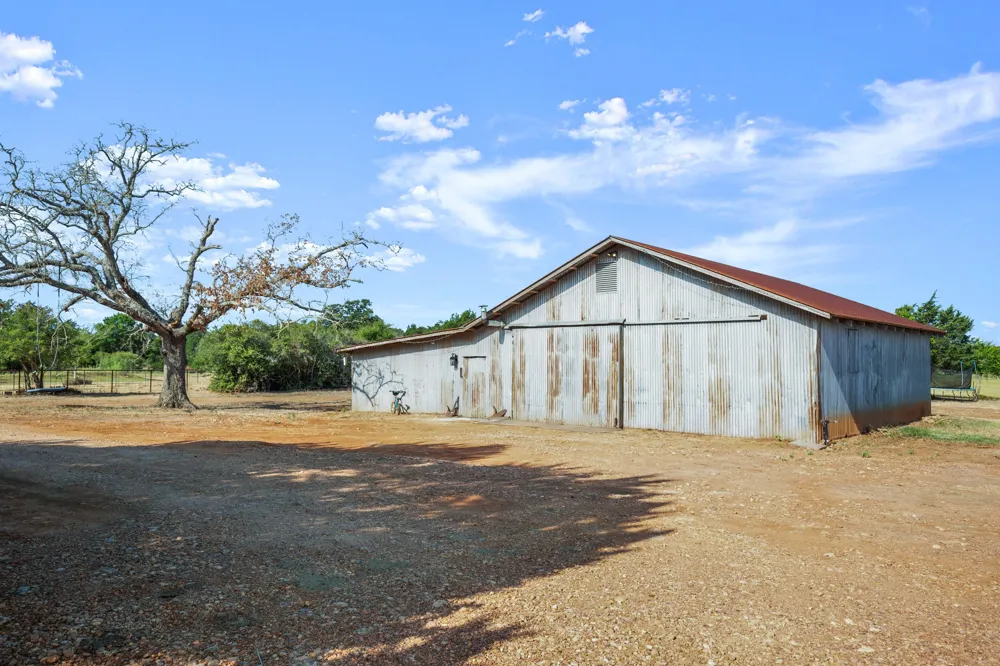 1099 Private Road 1061 Paige, TX 78659