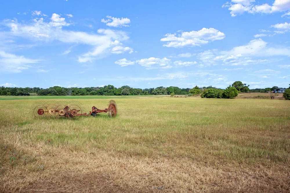 1099 Private Road 1061 Paige, TX 78659