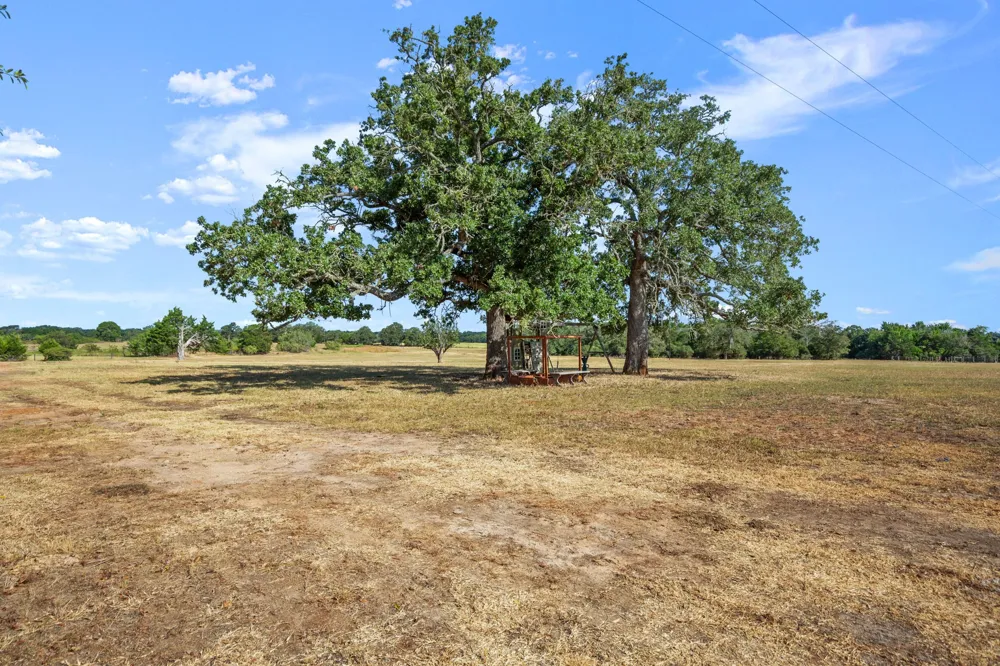 1099 Private Road 1061 Paige, TX 78659