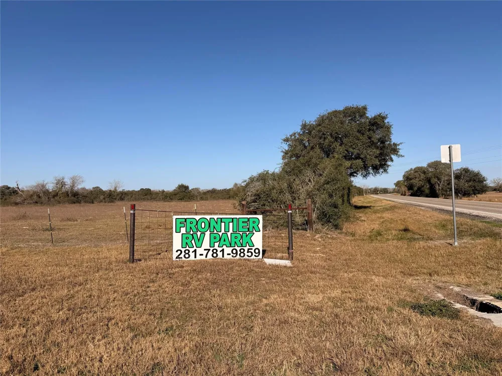 3570 Fm-822 Edna, TX 77957