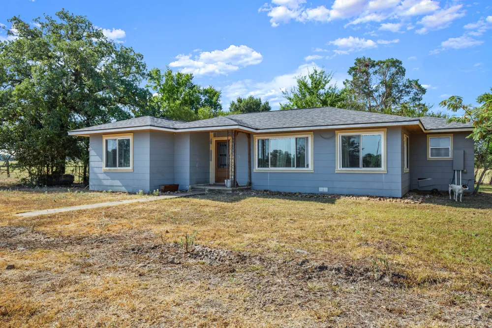 1099 Private Road 1061 Paige, TX 78659