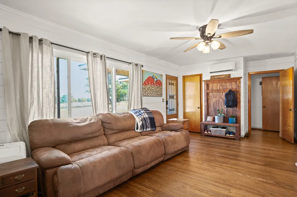 1099 Private Road 1061 Paige, TX 78659