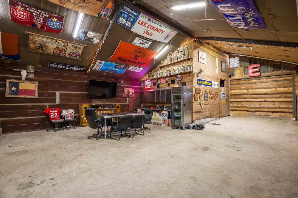 1099 Private Road 1061 Paige, TX 78659