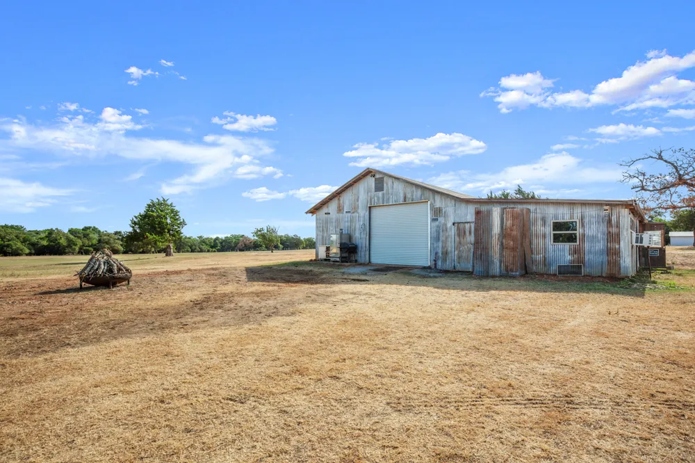 1099 Private Road 1061 Paige, TX 78659