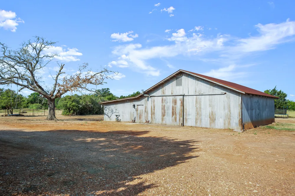1099 Private Road 1061 Paige, TX 78659