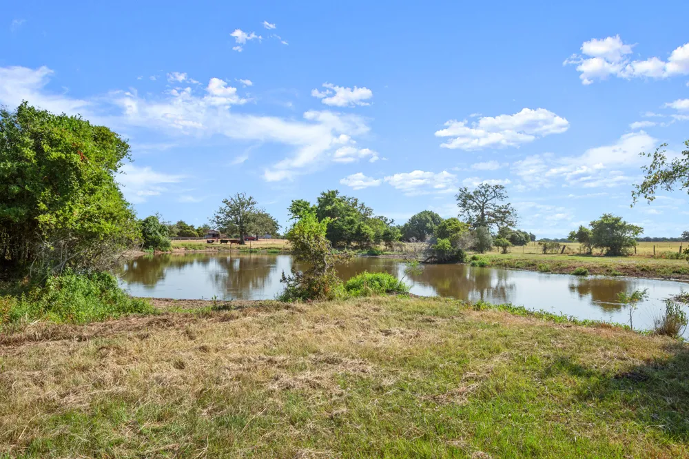 1099 Private Road 1061 Paige, TX 78659