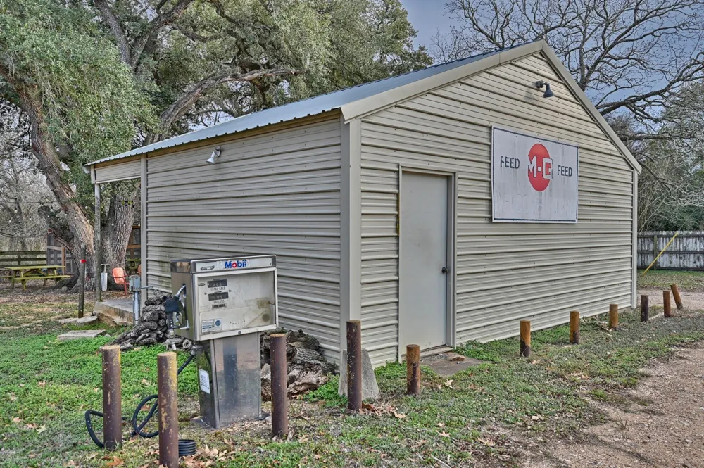 12528 Fm 109 Industry, TX 78944
