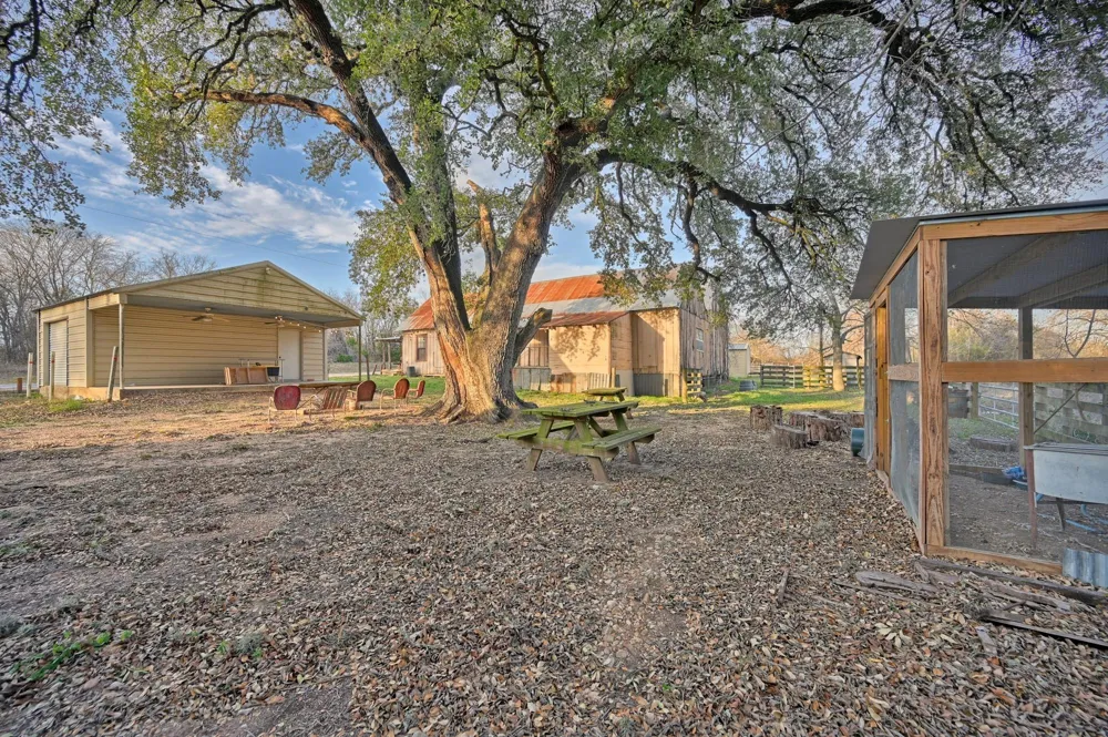 12528 Fm 109 Industry, TX 78944