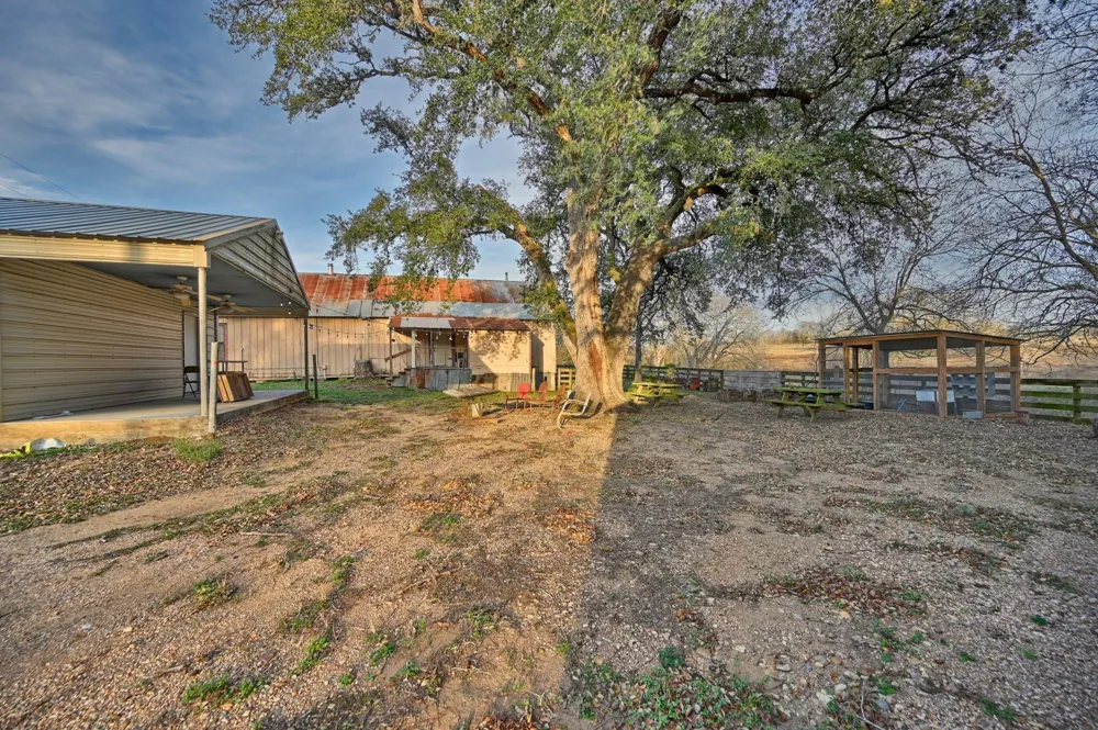 12528 Fm 109 Industry, TX 78944