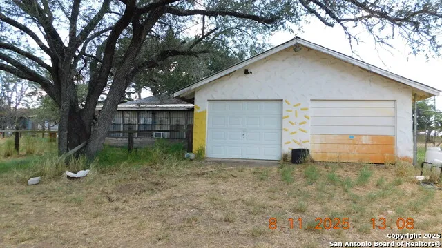 11620 state highway 16 Poteet, TX 78065