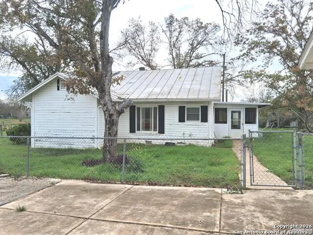 7431 & 7433 Real Road China Grove, TX 78263