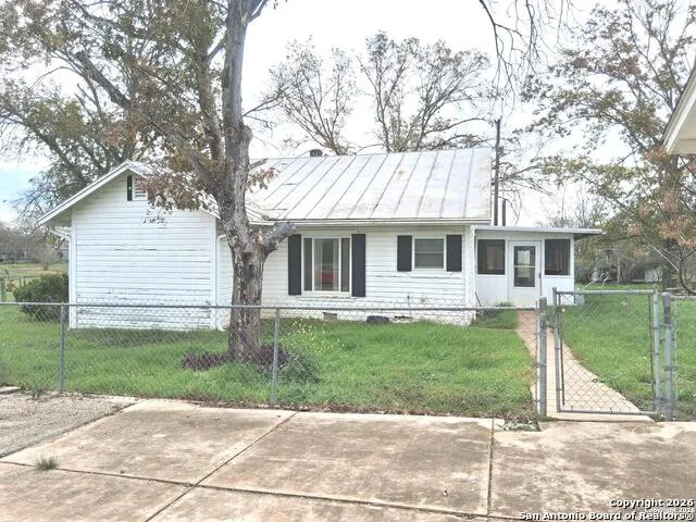 7431 & 7433 Real Road China Grove, TX 78263
