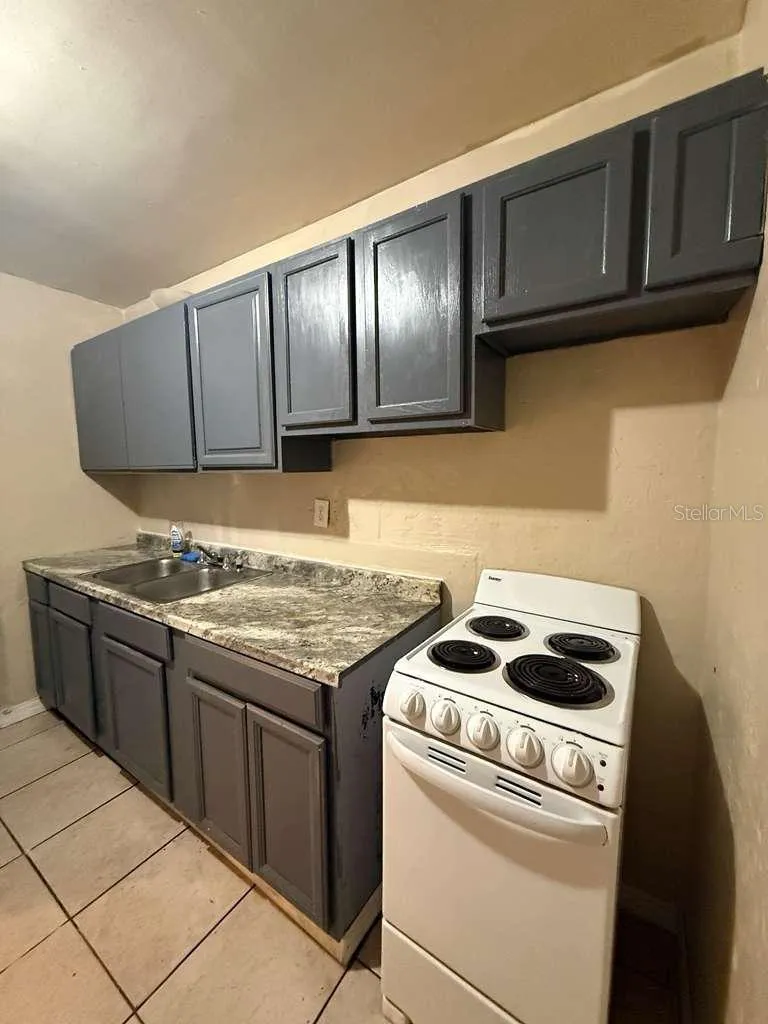 1209 CARLSBAD PLACE Orlando, FL 32808