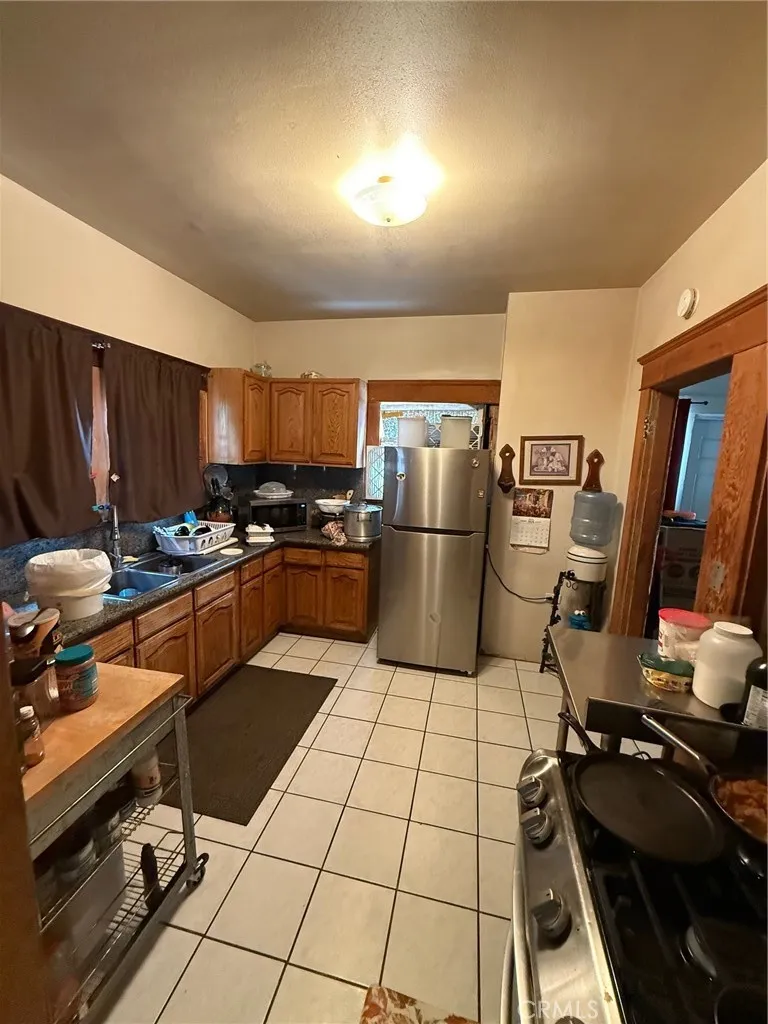 240 E Kingsley Pomona, CA 91767