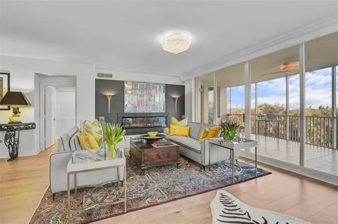 385 N POINT ROAD #304