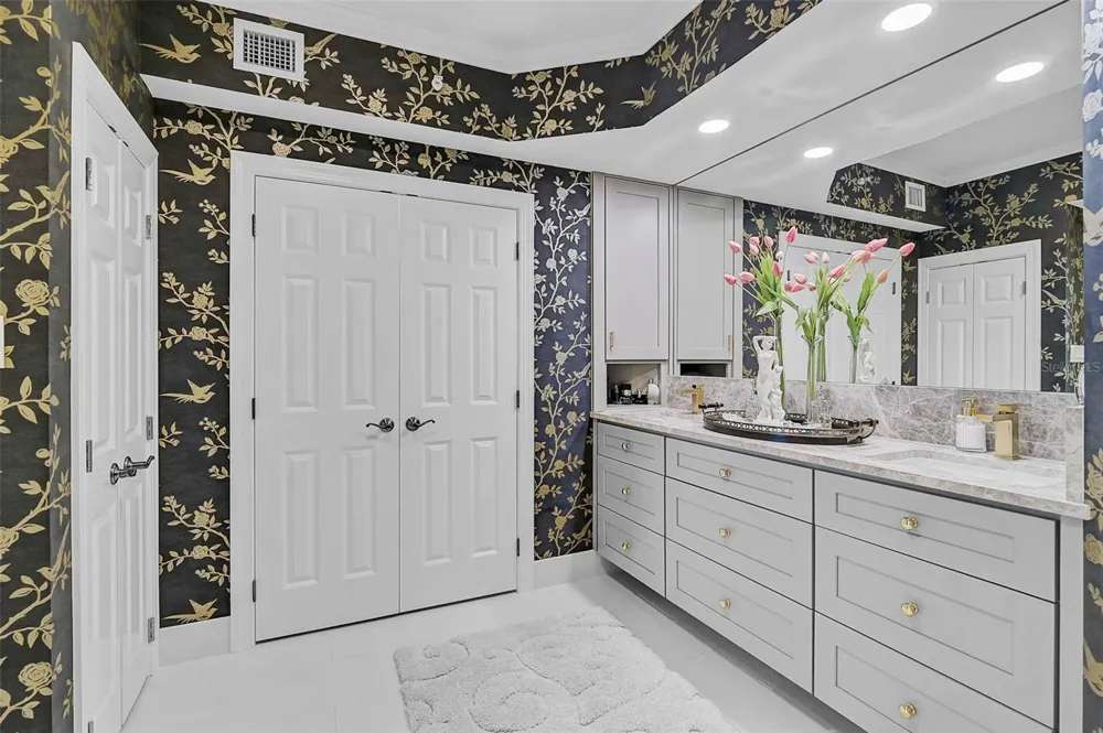 385 N POINT ROAD #304 Osprey, FL 34229