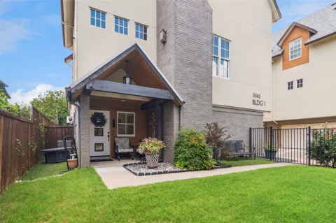 5065 Gaston Avenue #101