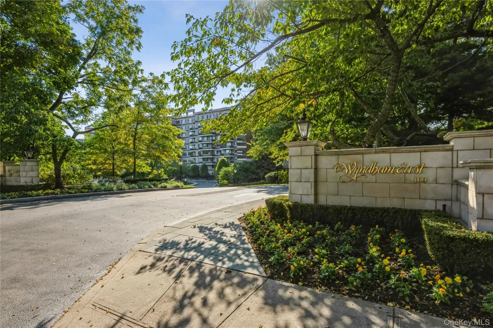 100 Hilton Avenue #901 Garden City, NY 11530