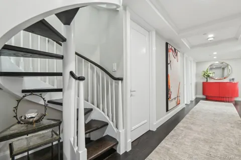 100 Hilton Avenue #901