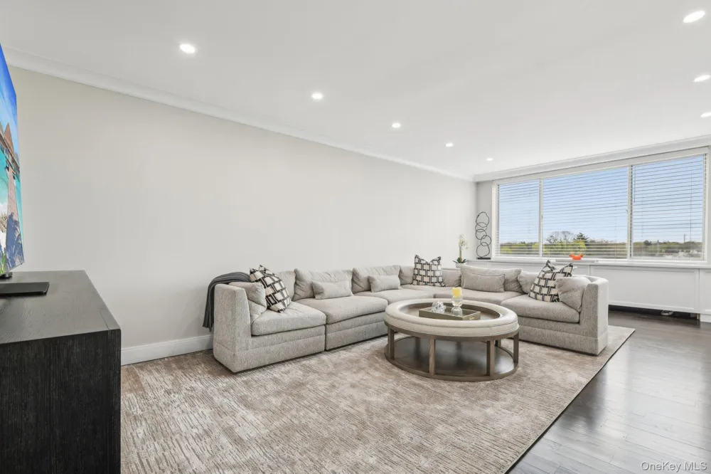 100 Hilton Avenue #901 Garden City, NY 11530