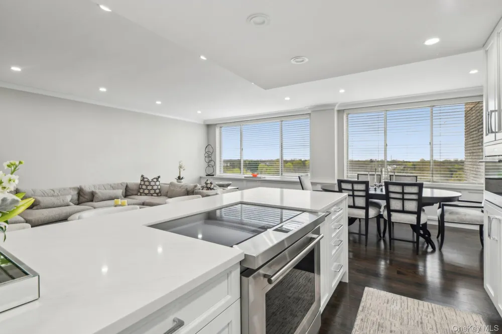 100 Hilton Avenue #901 Garden City, NY 11530