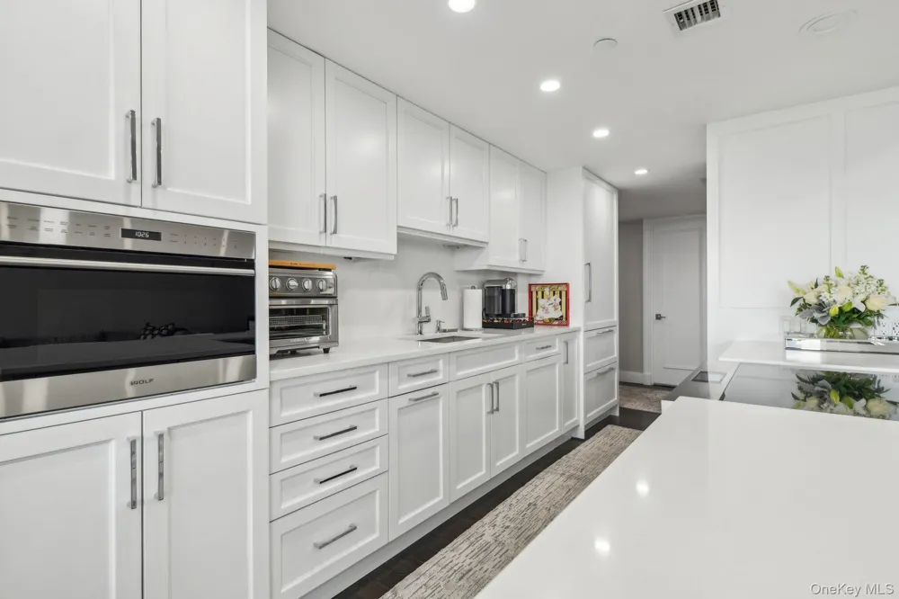 100 Hilton Avenue #901 Garden City, NY 11530