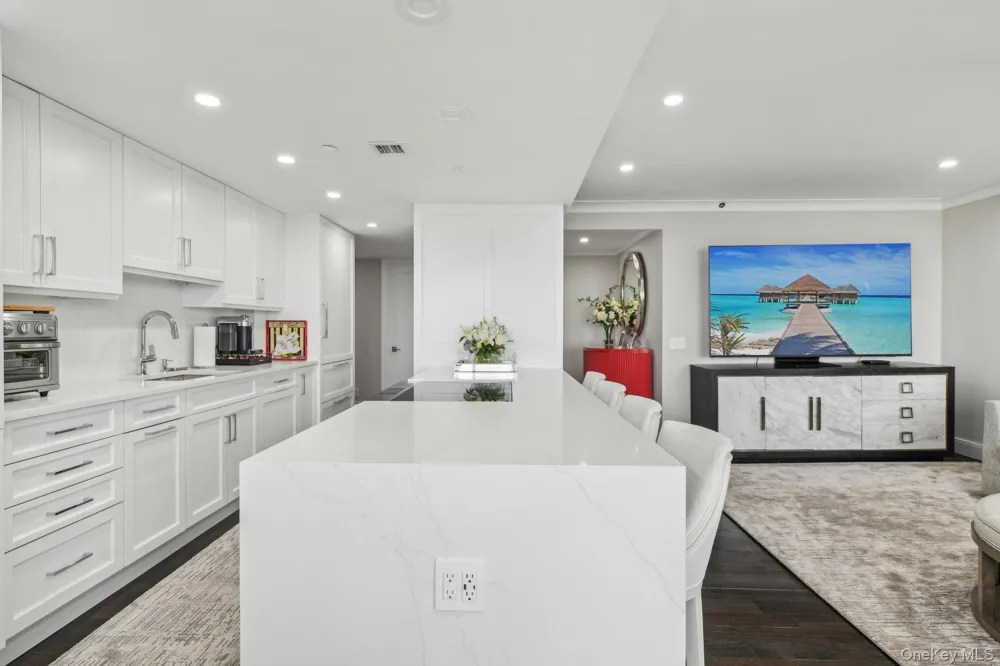 100 Hilton Avenue #901 Garden City, NY 11530
