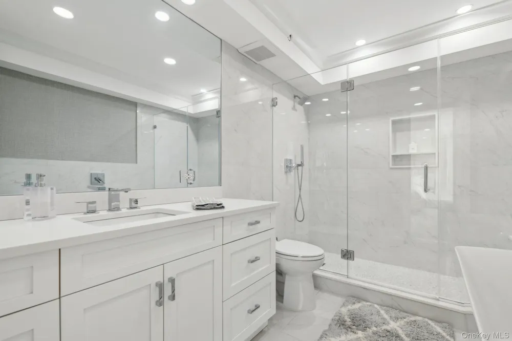 100 Hilton Avenue #901 Garden City, NY 11530