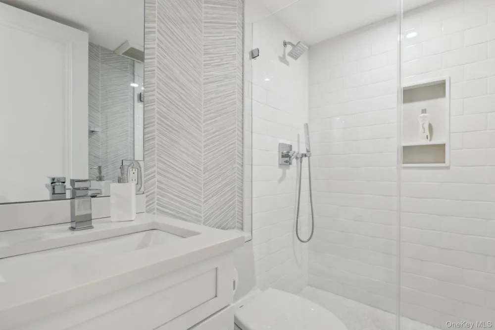 100 Hilton Avenue #901 Garden City, NY 11530